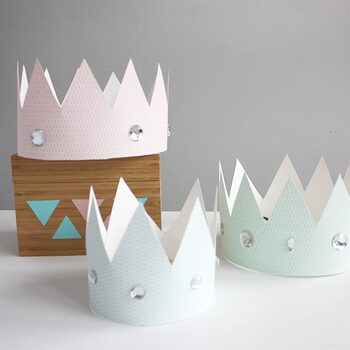 Fabriquer une couronne des rois en papier peint