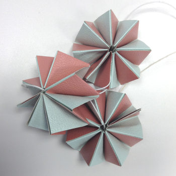 Réaliser une guirlande DIY en papier peint