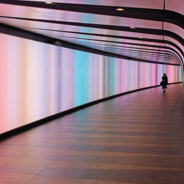 Color lighting, couleurs pastel et iridescence futuriste
