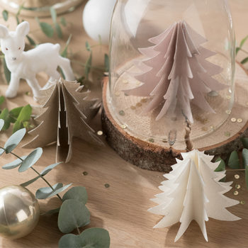 Réaliser des sapins en papier peint