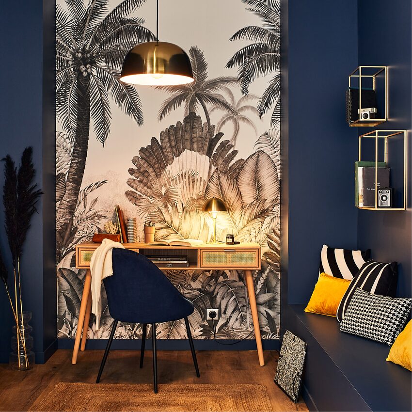 Coin bureau avec peinture bleue et décor panoramique