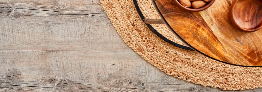 Revêtement de sol parquet et table en bois