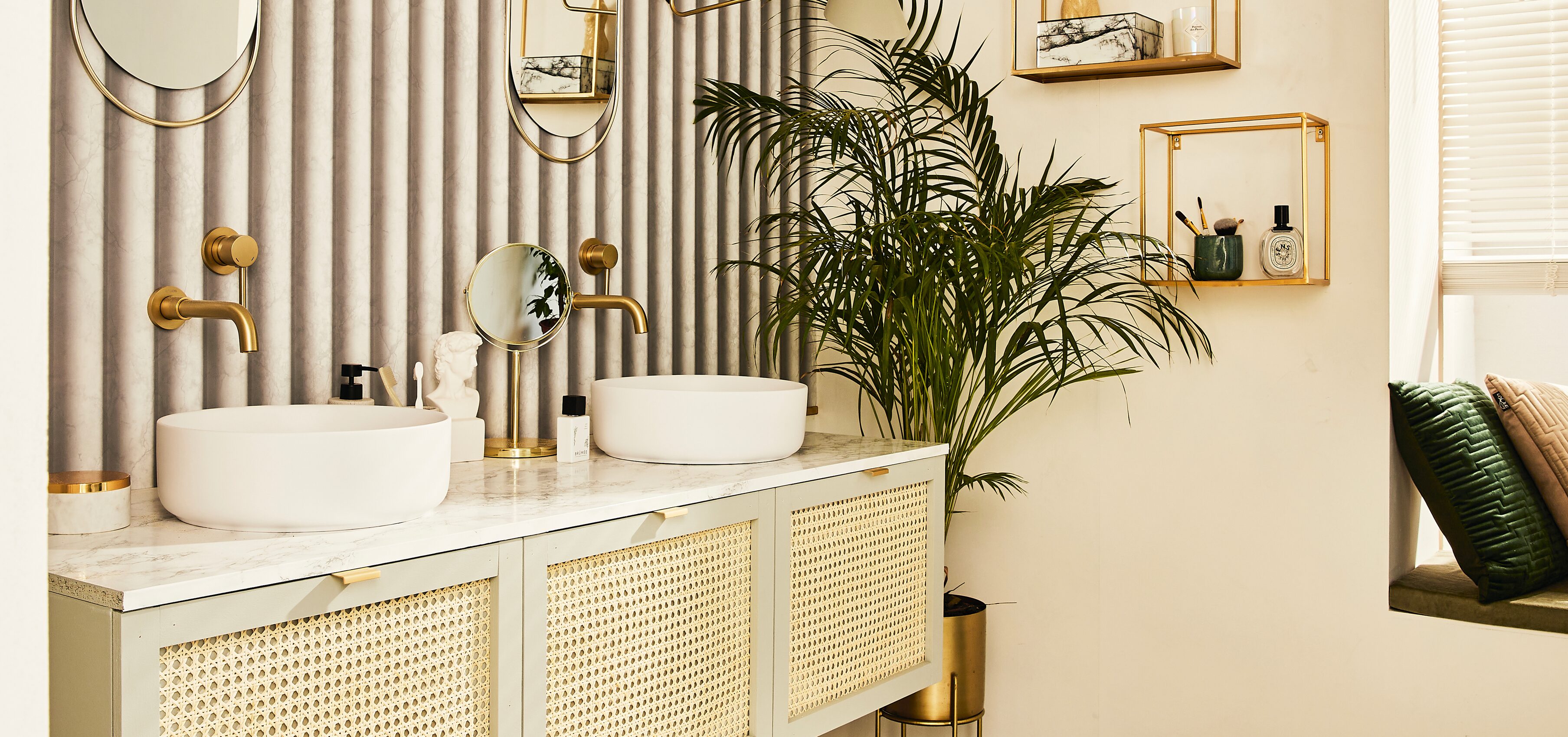 Salle de bain style Grèce antique - header page hub