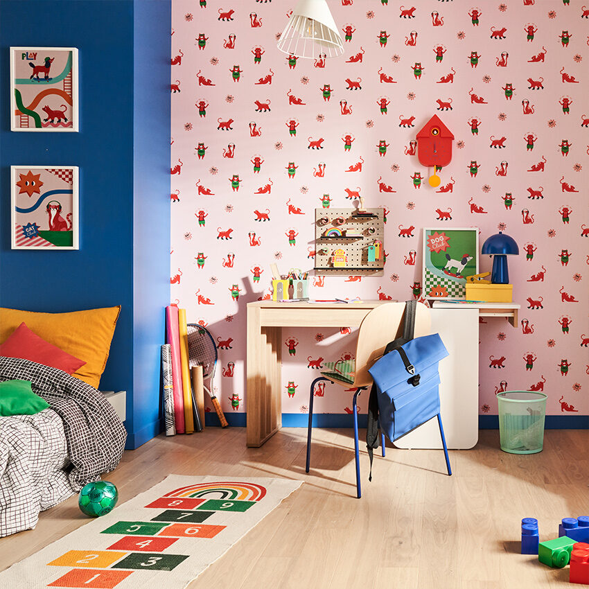 Bureau chambre enfant papier peint chats