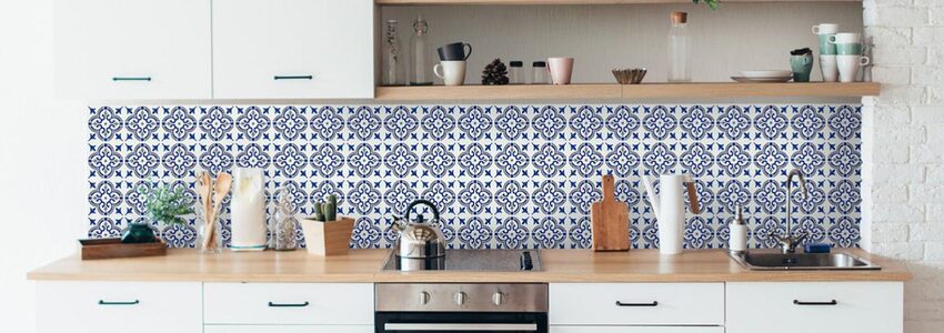 crédence cuisine adhésive carreaux de ciment bleus