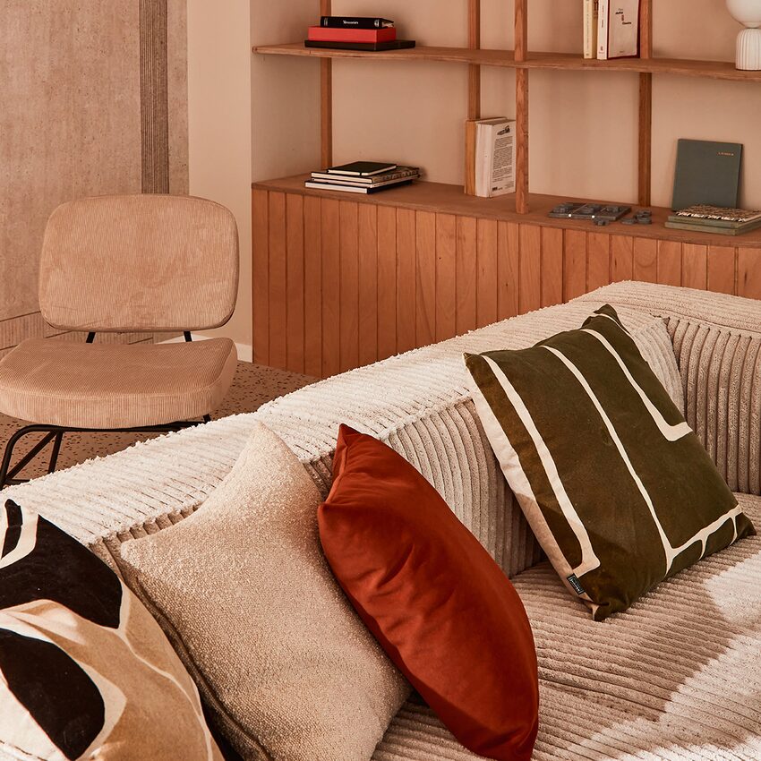 Salon scandinave canapé velours 4murs
