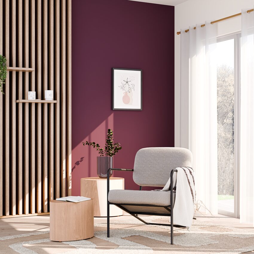 mur violet foncé banquette bois clair