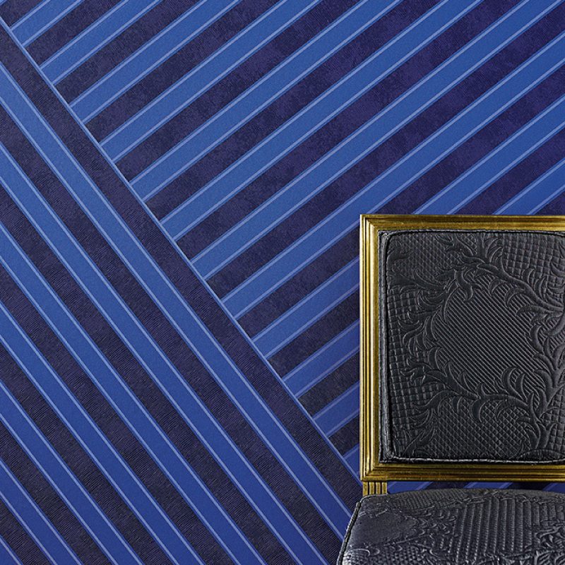 Papier peint intissé VERSACE STRISCE coloris bleu outremer