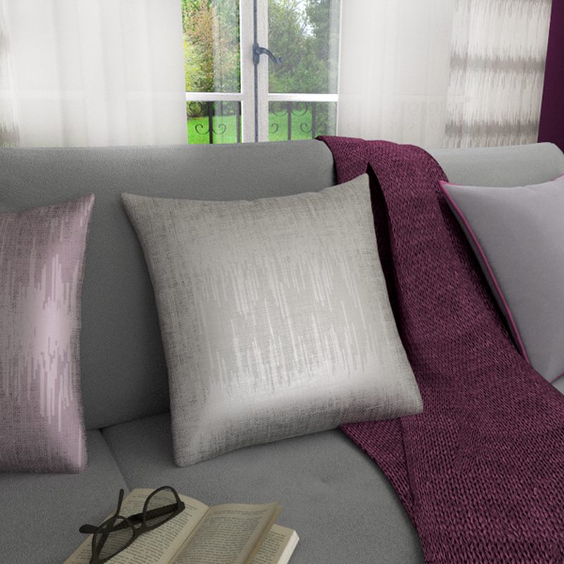 Housse de coussin FILS ARGENTES coloris beige argent 50 x 50 cm