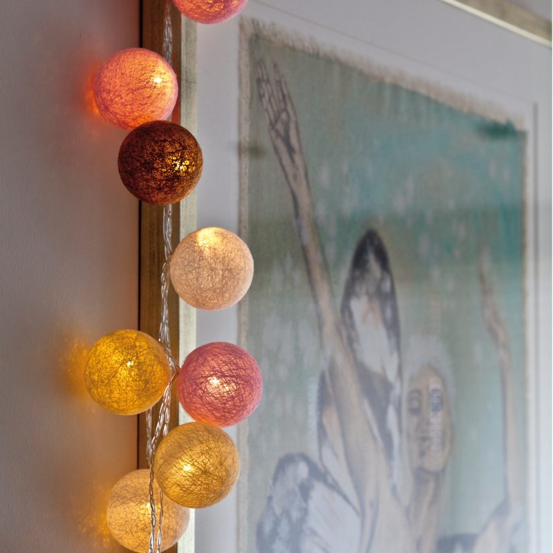 Guirlande lumineuse boule DÉLICATE coloris rose blush