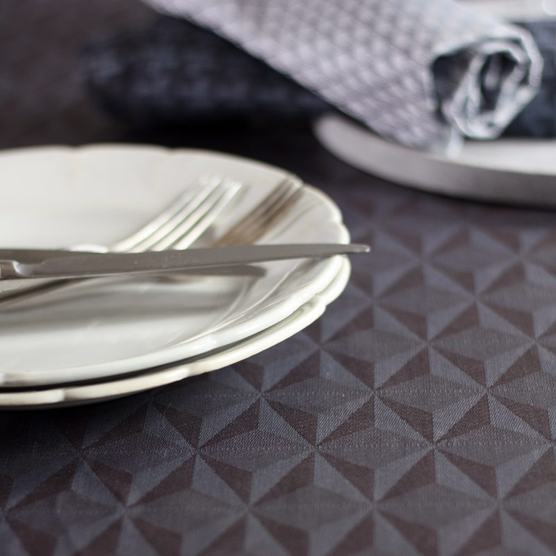 Nappe MILLE DELTA coloris anthracite 150 x 235 cm