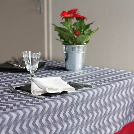 Nappe CHEVRON coloris gris 155 x 155 cm