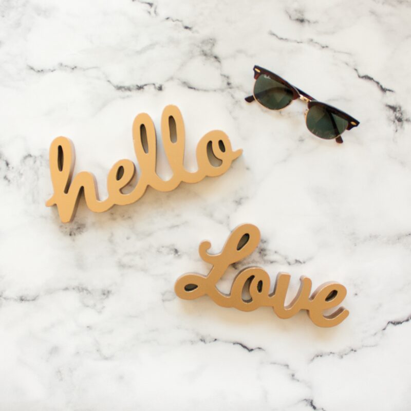 Figurine HELLO coloris or