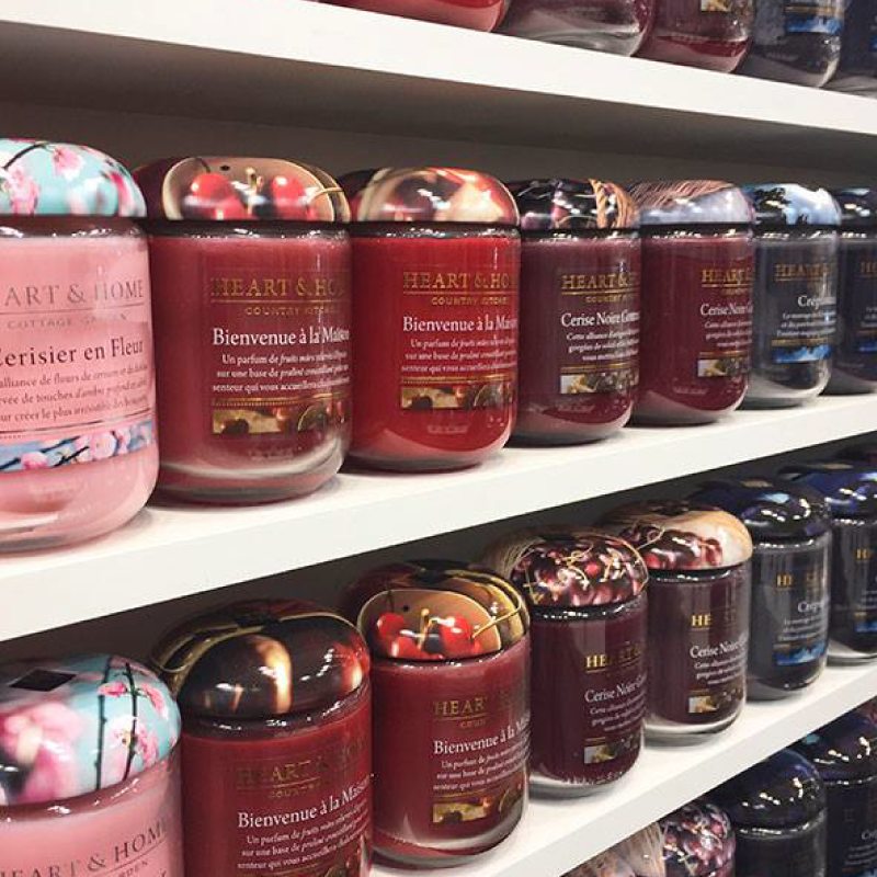 Bougie parfumée BIENVENUE À LA MAISON fruits rouges et épices