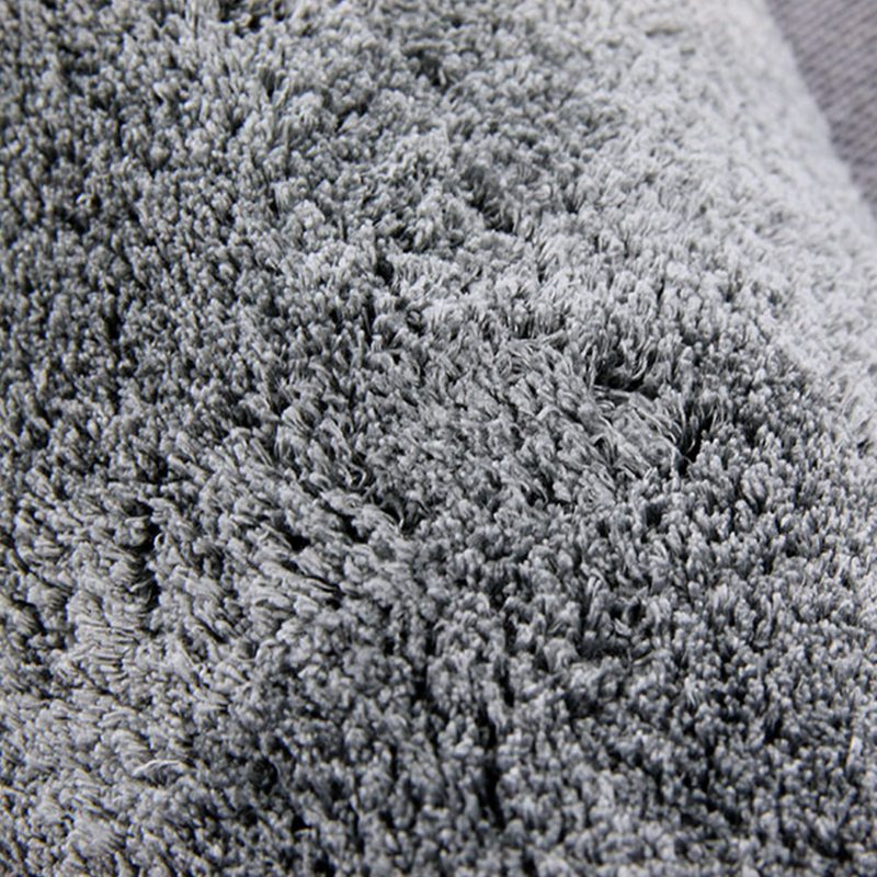 Tapis CALIN coloris Gris clair 60 x 90 cm