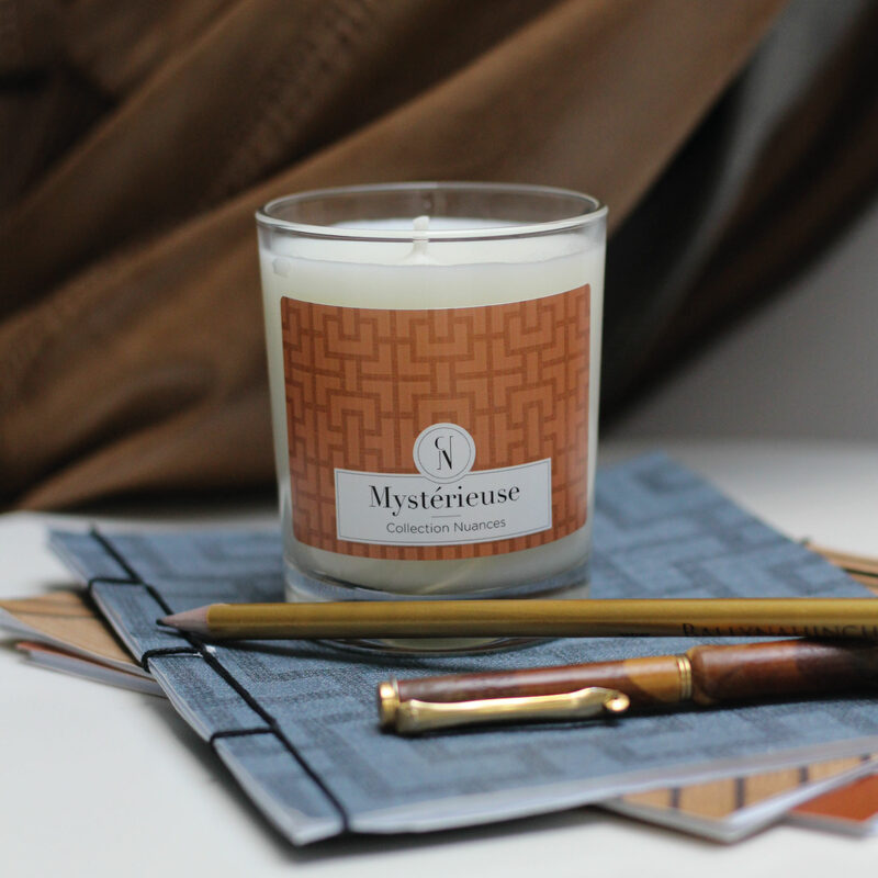 Bougie parfumée COLLECTION NUANCES MYSTERIEUSE Vanille, Santal & Cèdre