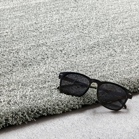 Tapis FEEL coloris gris perle 80 x 150 cm