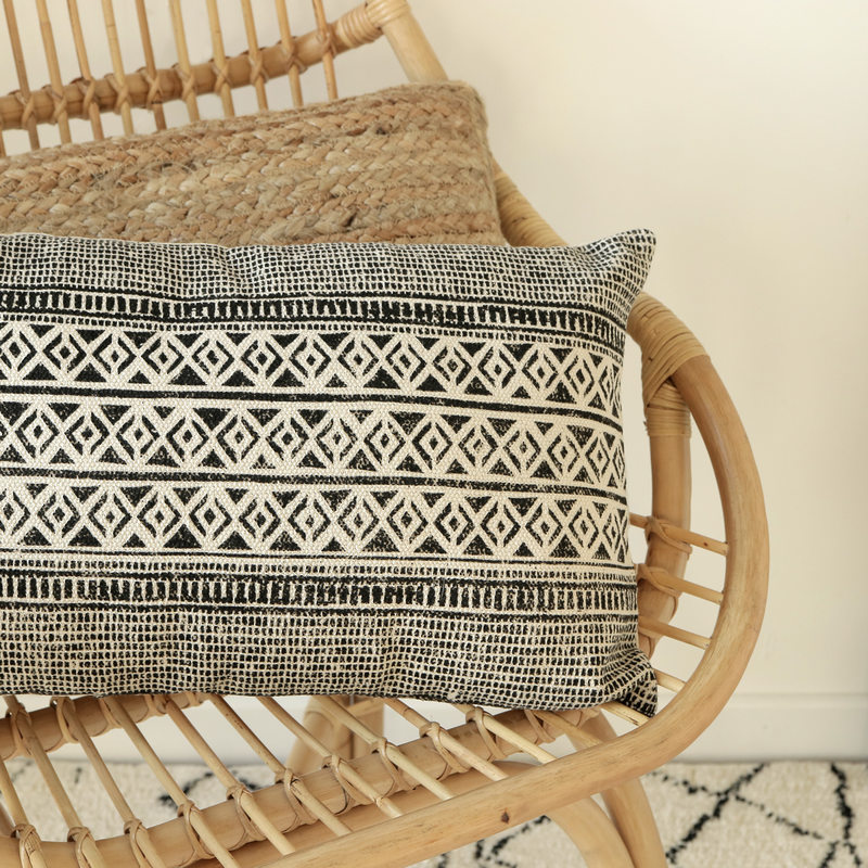 Coussin MARACA coloris noir 30 x 50 cm