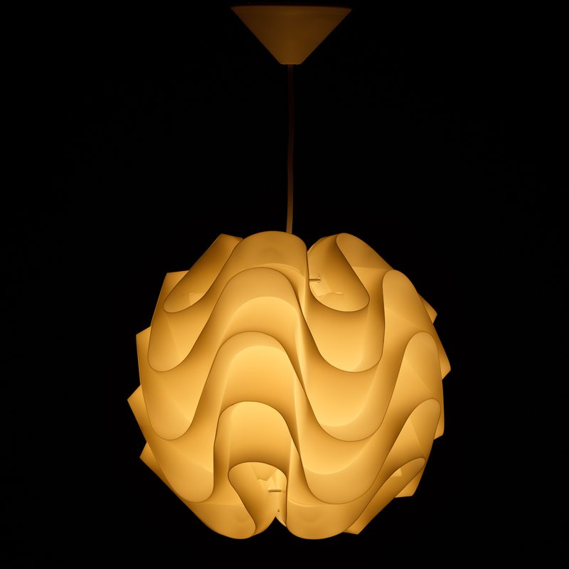 Suspension YOUPI coloris blanc 30 x 30 cm