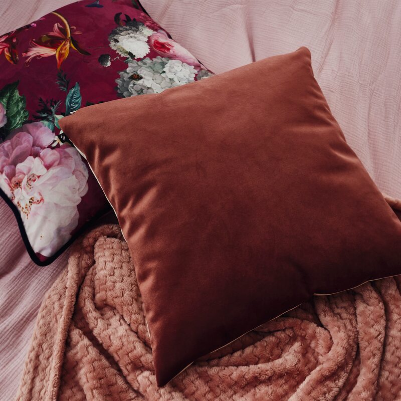 Coussin BRUNE coloris vieux rose 45 x 45 cm