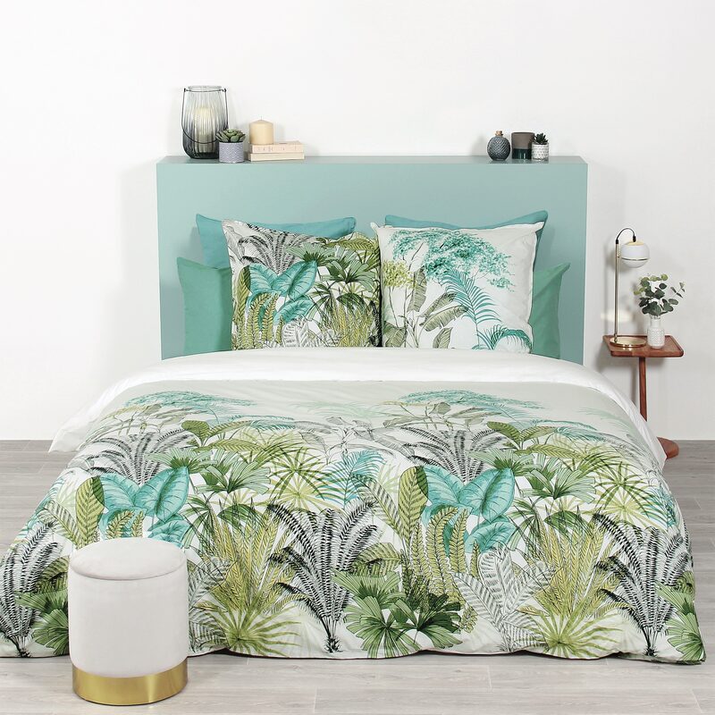 Parure de lit en percale de coton BALISIA coloris vert végétal 260 x 240 cm