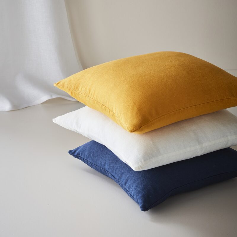 Coussin LINHA coloris bleu indigo 45 x 45 cm