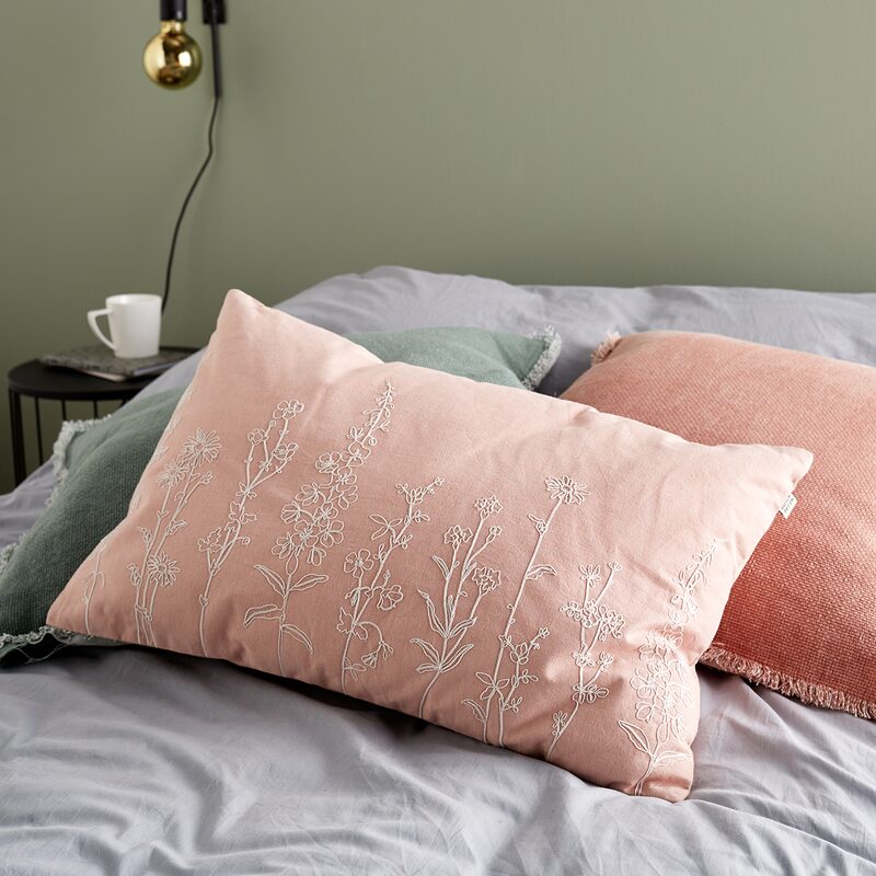 Coussin LEINA coloris nude orangé 40 x 60 cm