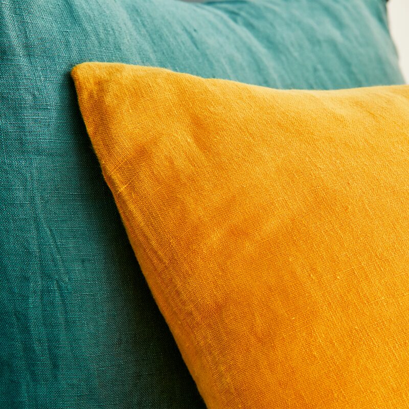 Coussin LINHA coloris jaune safran 45 x 45 cm