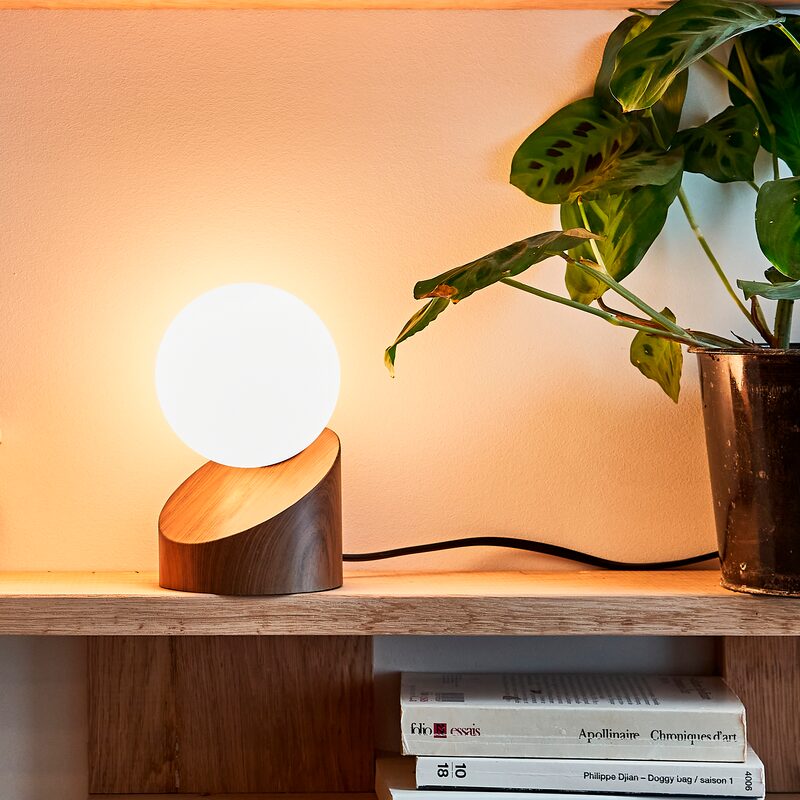 Lampe à poser LEN coloris bois foncé 16 x 10 cm