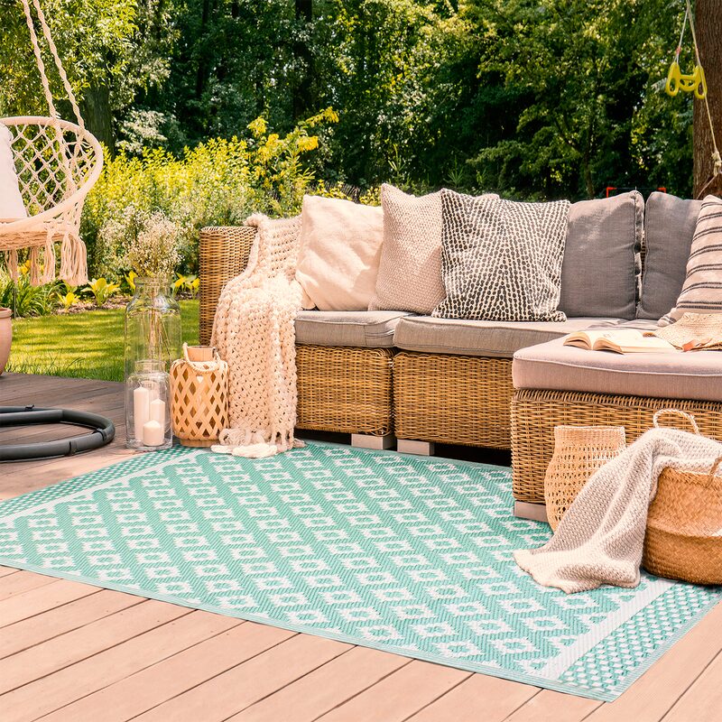 Tapis extérieur NATOU coloris vert 120 x 180 cm