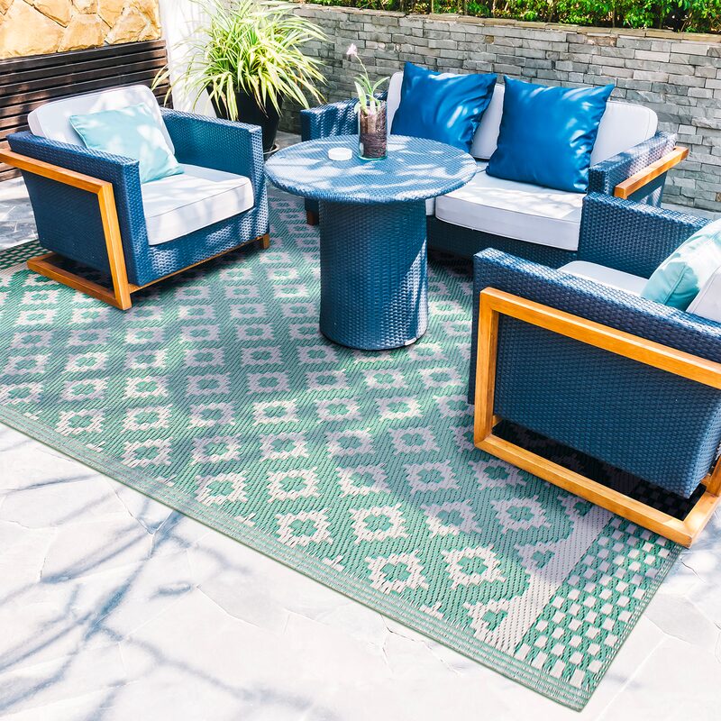 Tapis extérieur NATOU coloris vert 180 x 240 cm