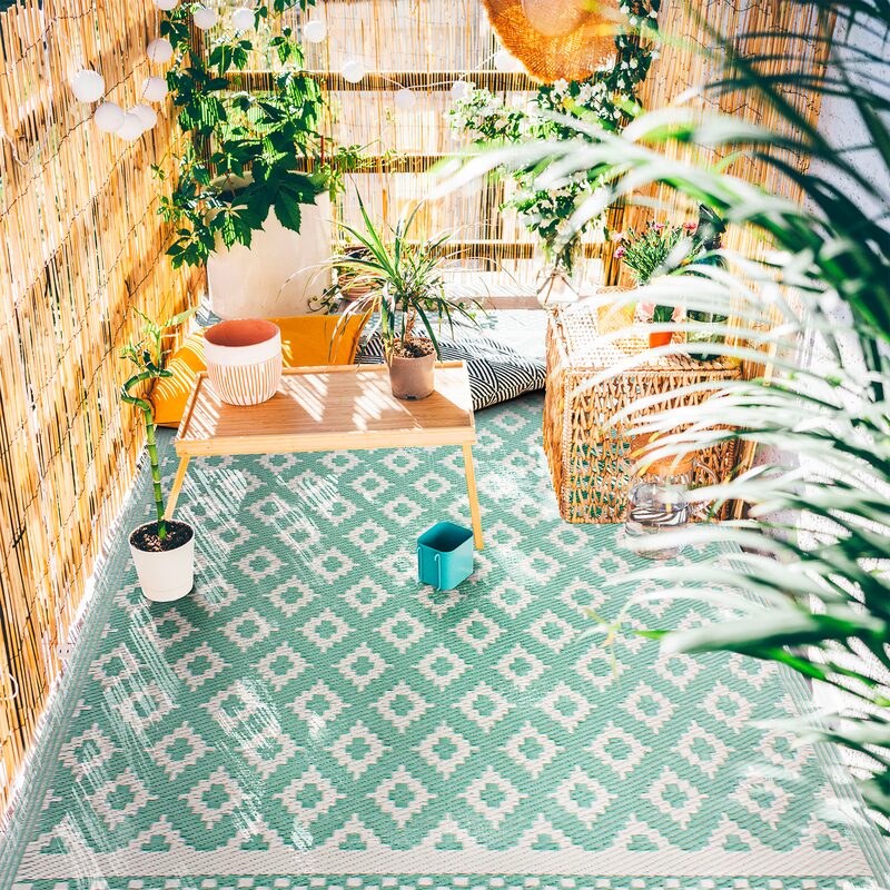 Tapis extérieur NATOU coloris vert 120 x 180 cm