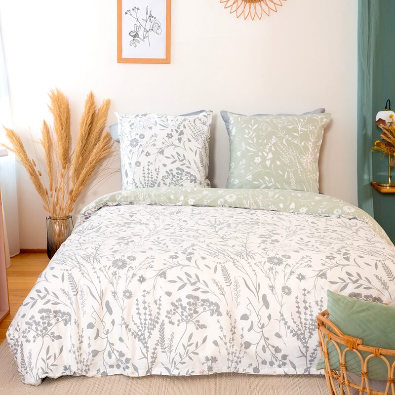 Parure de lit satin bio SUSIE coloris vert amande 260 x 240 cm