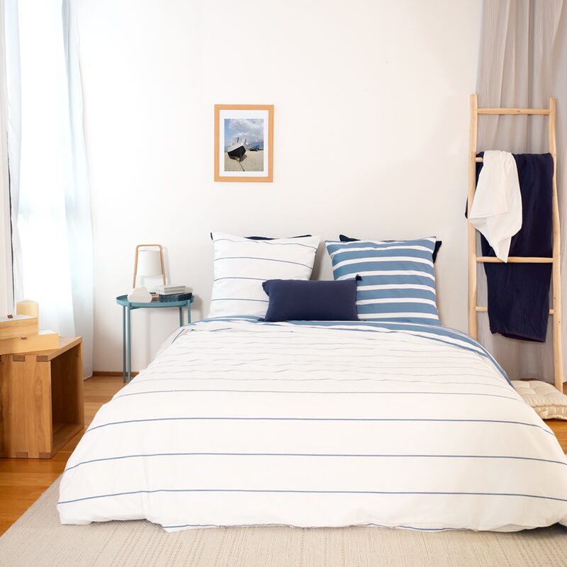 Parure de lit en toile de coton STRIPES coloris bleu 260 x 240 cm