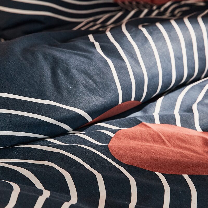 Parure de lit en toile de coton CUTS coloris bleu marine 260 x 240 cm