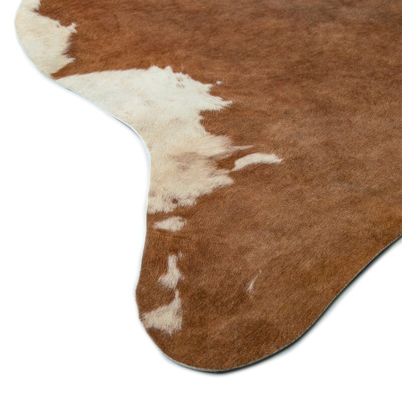 Tapis VACHETTE coloris brun et blanc 190 x 155 cm