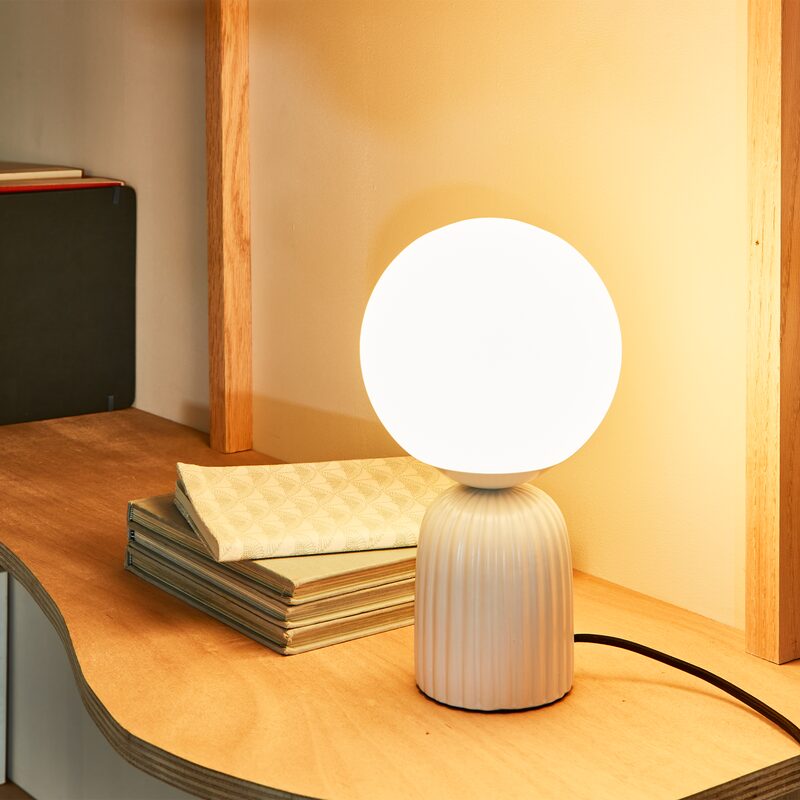 Lampe à poser PENELOPE coloris blanc 26,5 x 15 cm