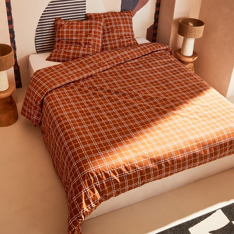 Parure de lit en toile de coton CRAFTED CHECK coloris camel 260 x 240 cm