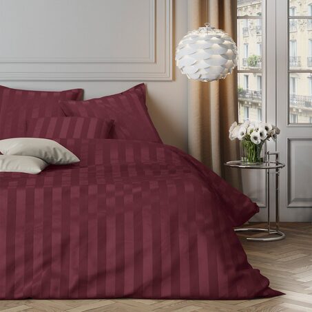 Parure de lit en satin de coton BONE coloris bordeaux 240 x 220 cm