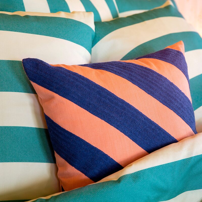 Coussin GATSBY coloris bleu/pêche 45 x 45 cm
