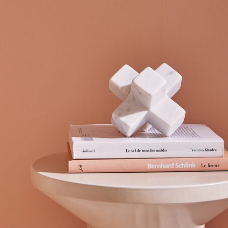 Figurine CROSS coloris blanc