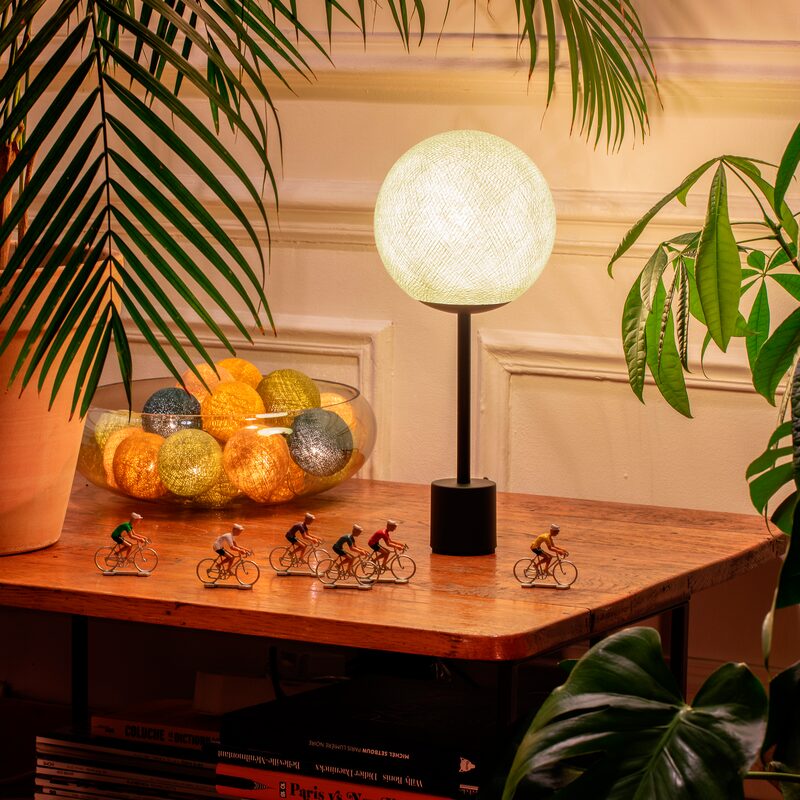 Lampe à poser LED avec abat-jour et plante